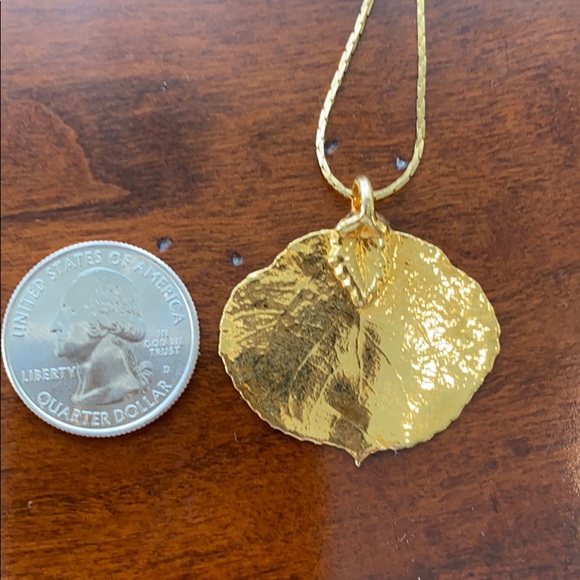 Gold Aspen leaf necklace - Picture 3 of 5